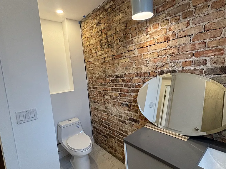 740 N Spaulding Ave #2F — Photo 5