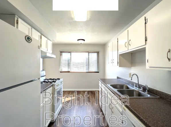 5940 E River Rd, Minneapolis, MN