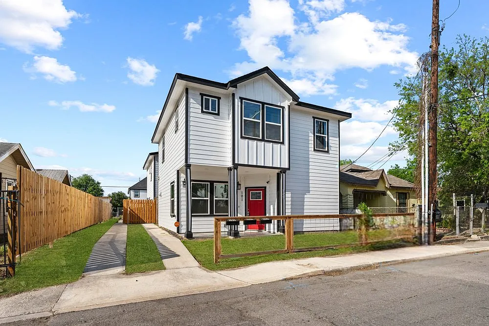 323 Gabriel — Photo 2