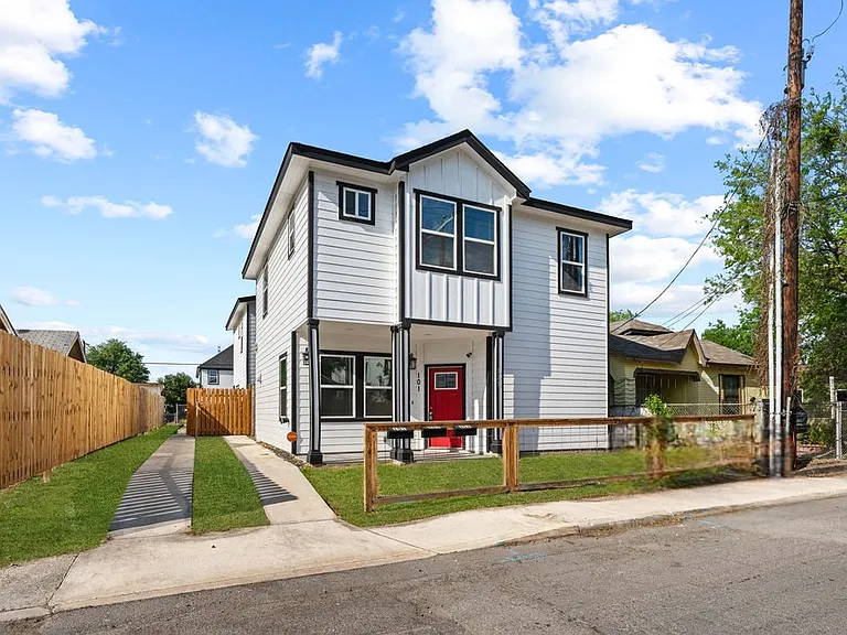 323 Gabriel St #101 — Photo 32