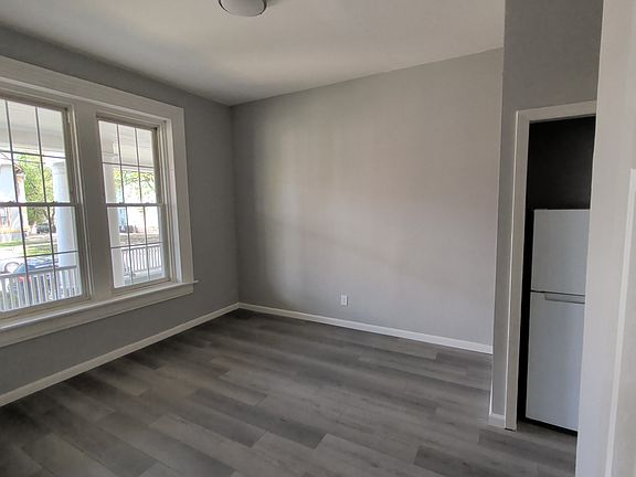 4th image of 325 Franklin Pl APT 1R