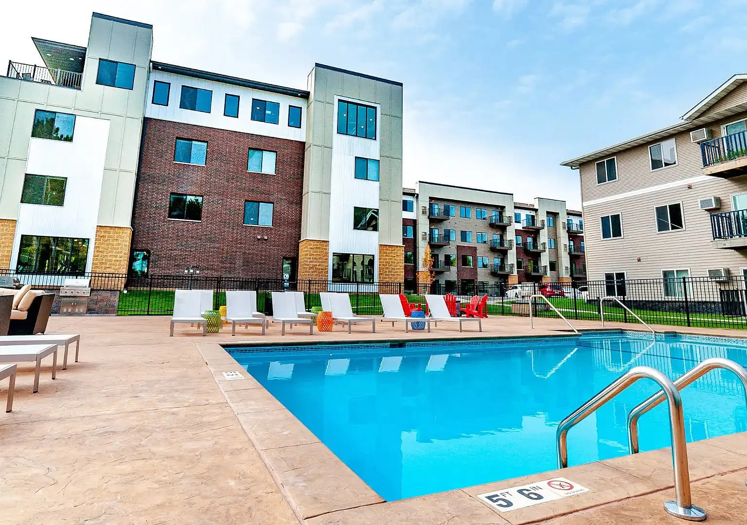 Encore Apartments — Photo 1