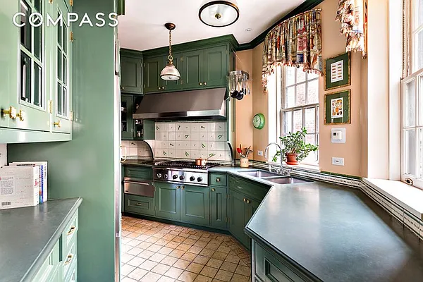 Sold by Compass | media 7