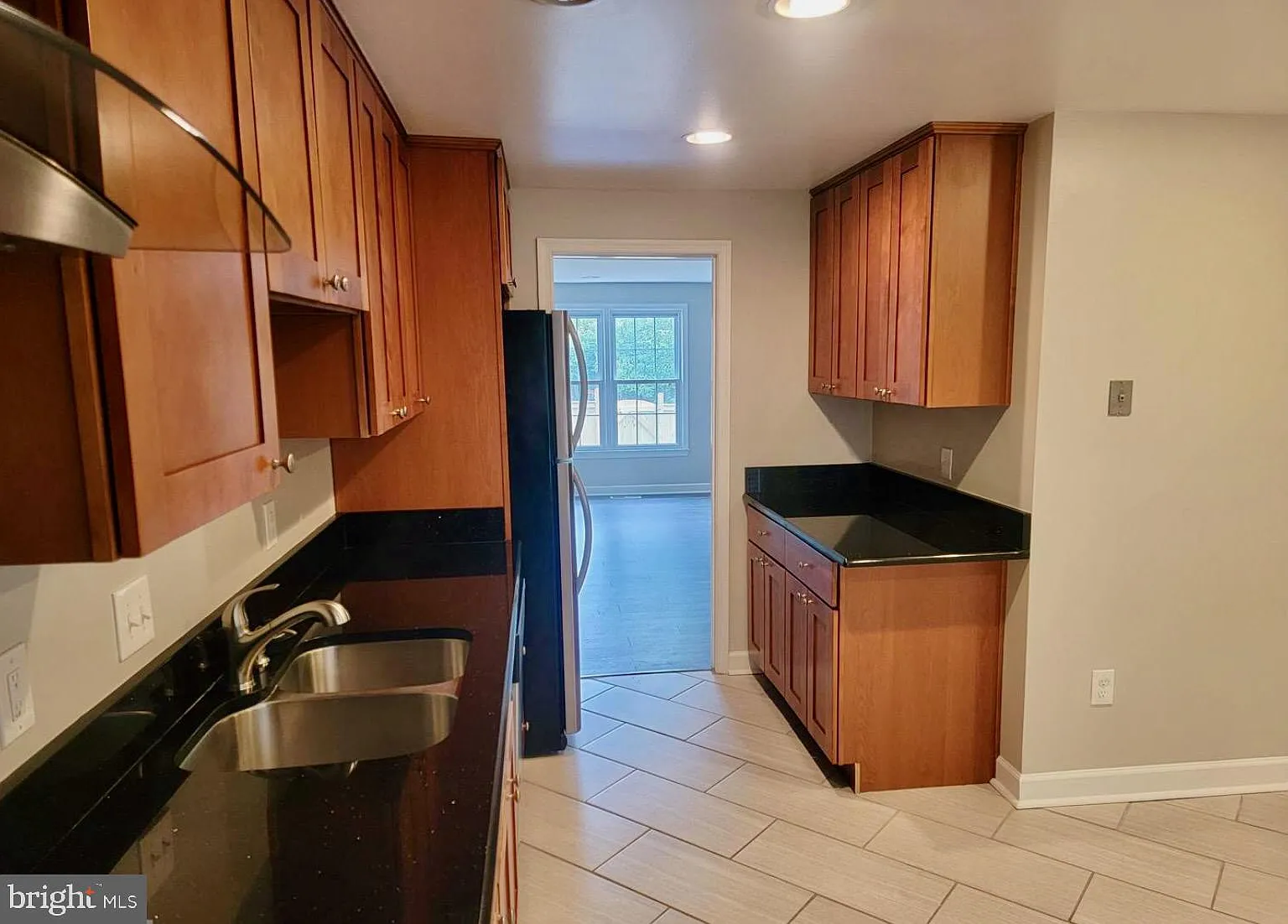 3 bed, 3.5 bath, 1980 sqft, $2,900 — Photo 4