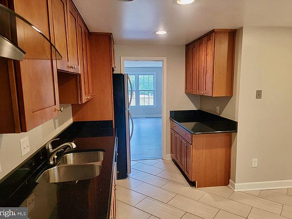 4th image of 8029 Sleepy View Ln