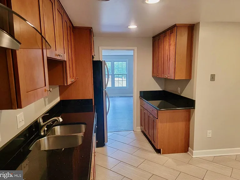 8029 Sleepy View Ln — Photo 4
