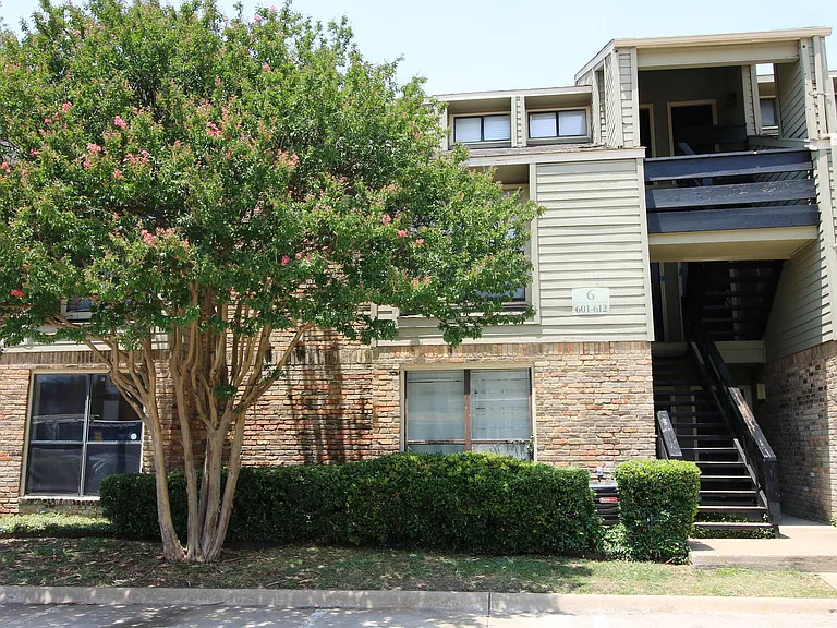 Preston Racquet Club Apartments — Photo 26