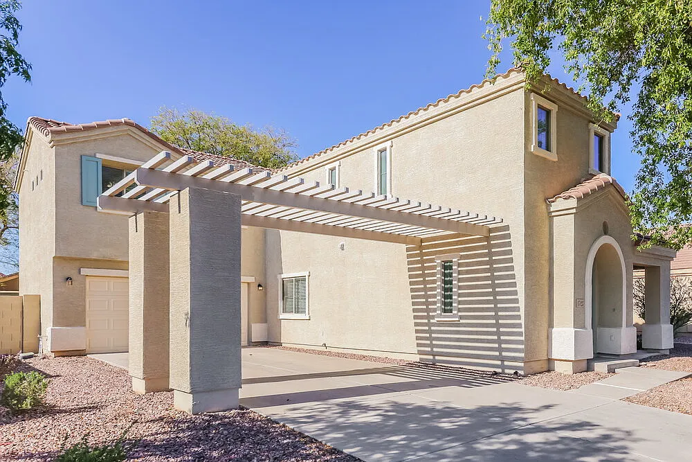 4 bed, 2.5 bath, 2136 sqft, $2,365 — Photo 4