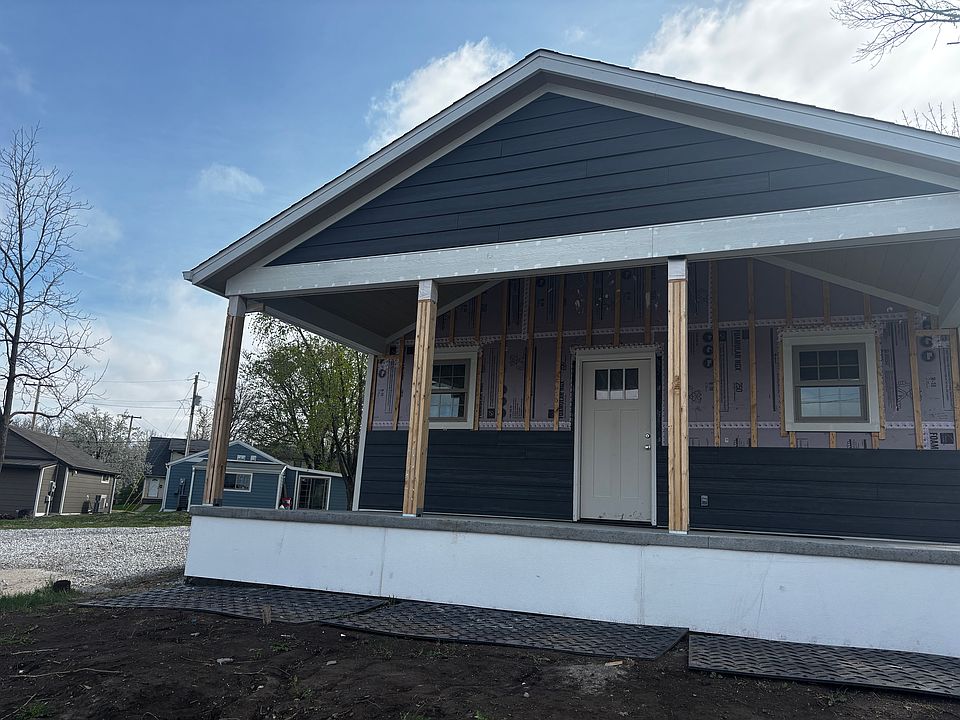 1st image of 602 N College Ave