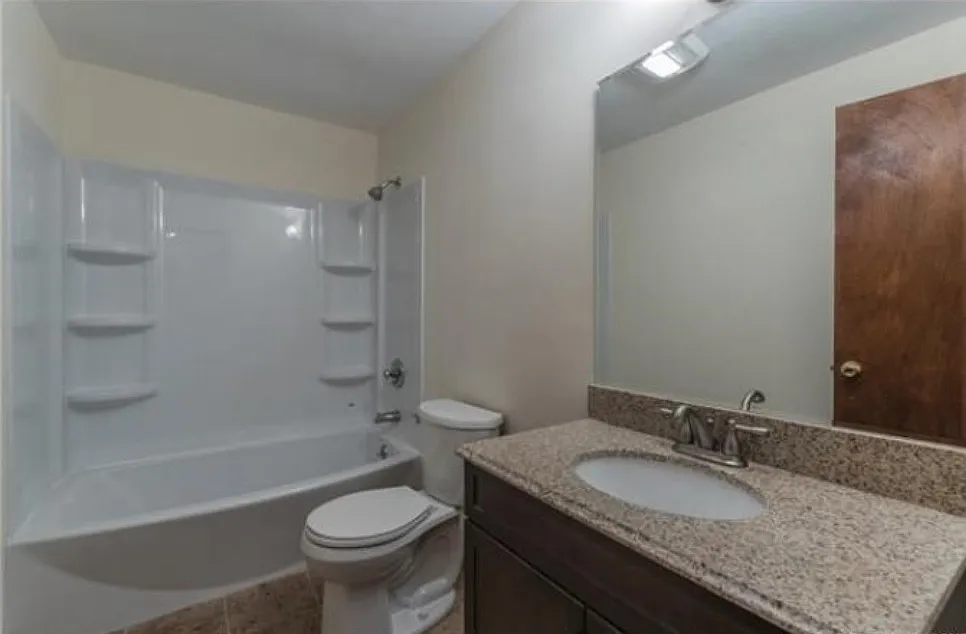 2 bed, 1.5 bath, 1310 sqft, $2,100 — Photo 3