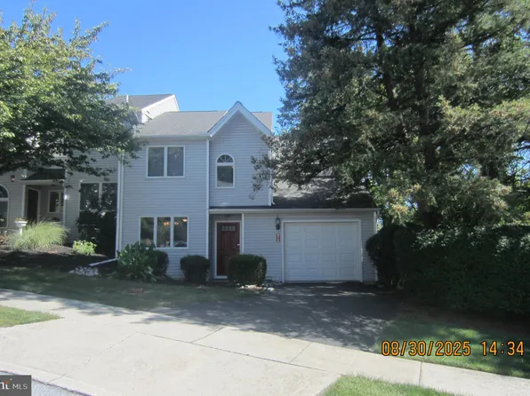1740 Creek Vista Dr, New Cumberland, PA 17070