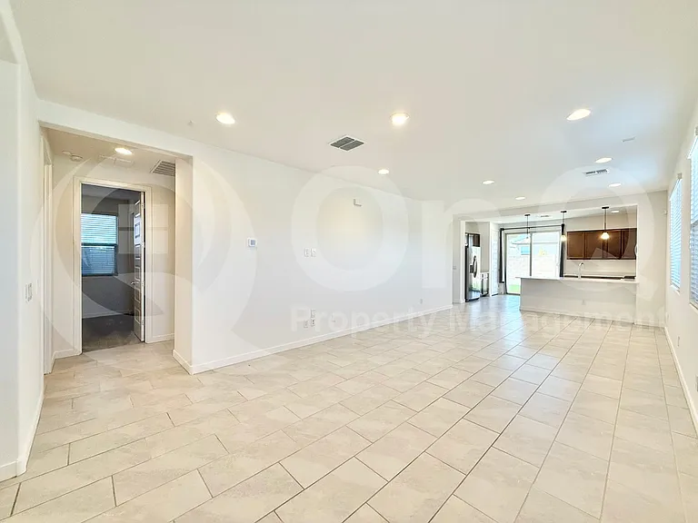 9432 W Roma Ave — Photo 11