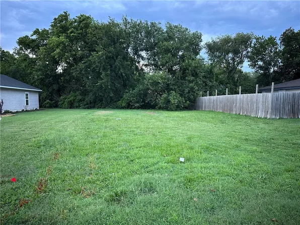 W Tulsa St #16B, Siloam Springs, AR 72761
