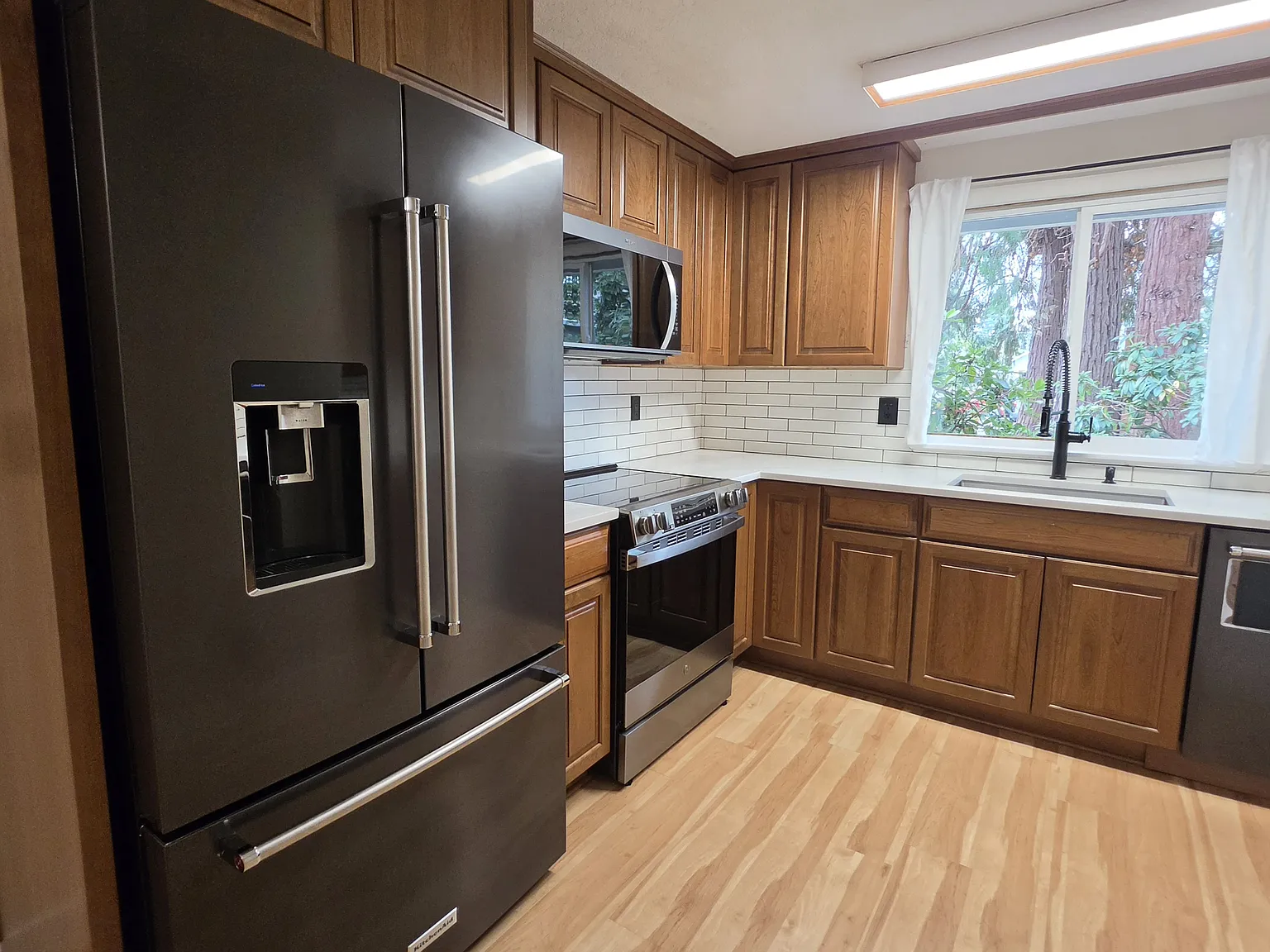 2 bed, 870 sqft, $2,100 — Photo 3