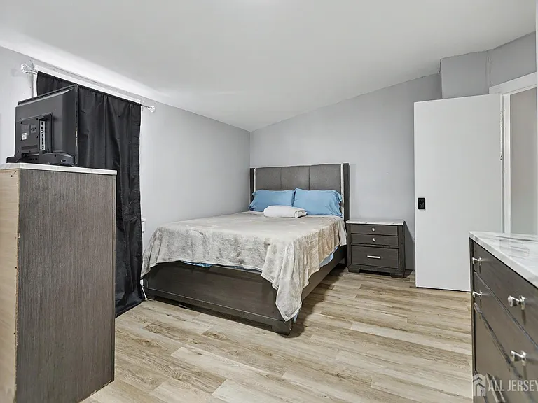 181 Hale St — Photo 17