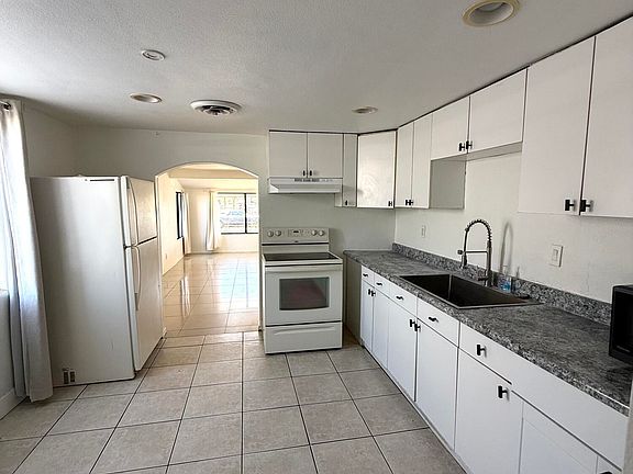 4th image of 8022 E 6TH Avenue