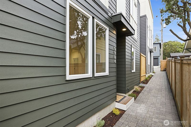 3rd image of 5906 42nd Avenue SW