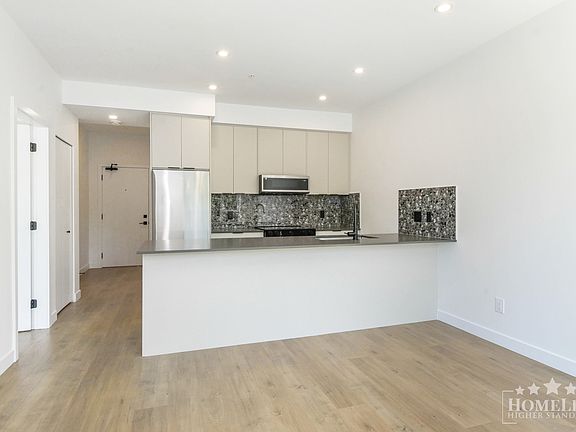 5th image of 14398 60th Ave #409