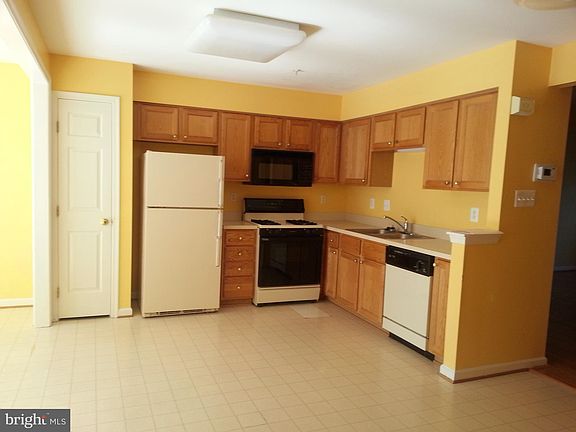 3rd image of 13763 Palmetto Cir