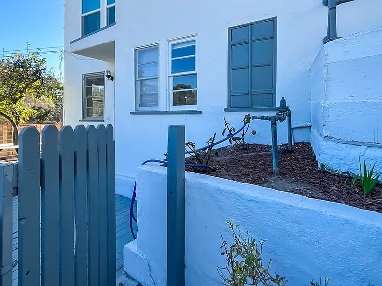 1610 Fargo Street — Photo 4