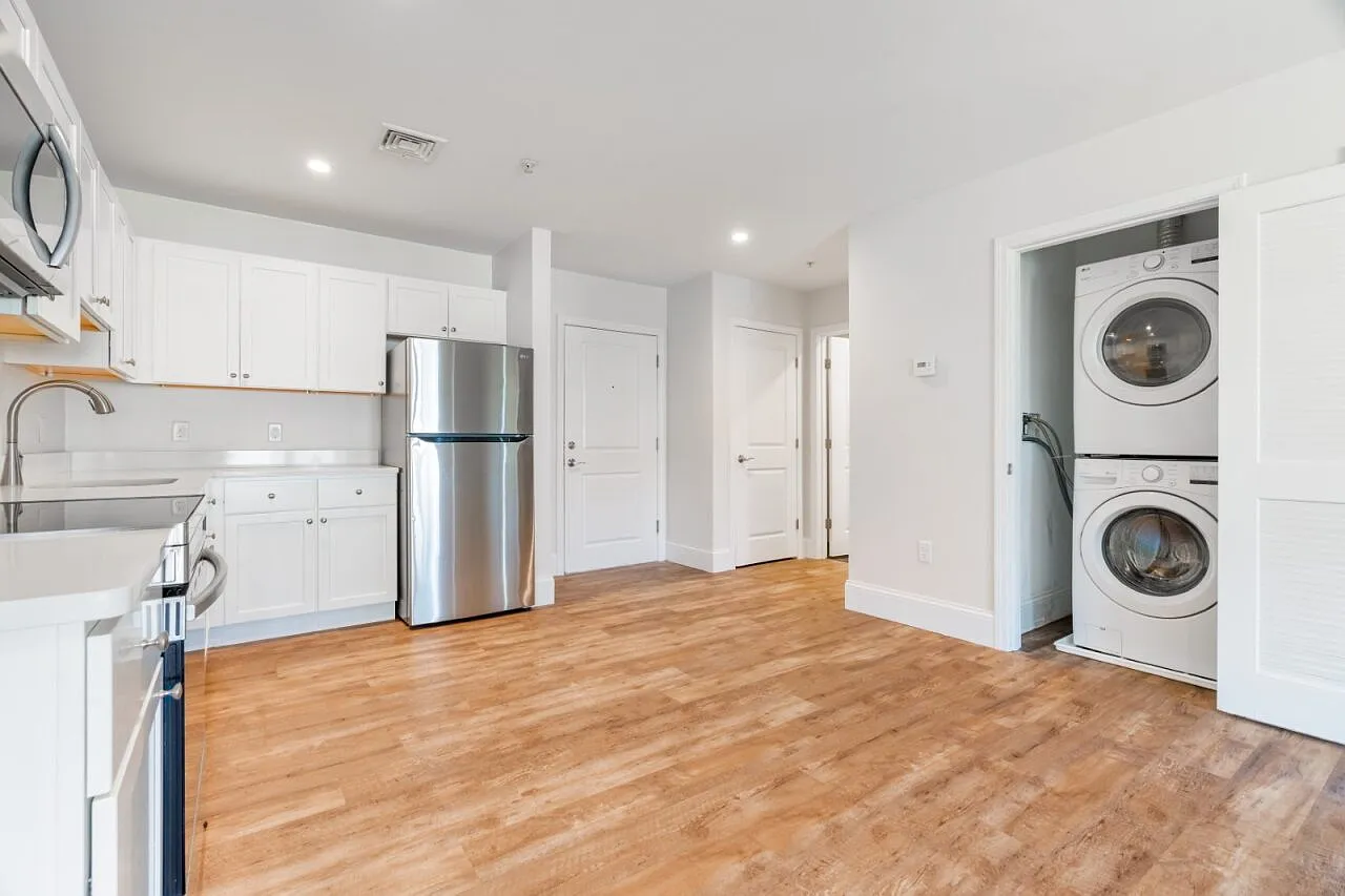 1 bed, 900 sqft, $2,300 — Photo 1