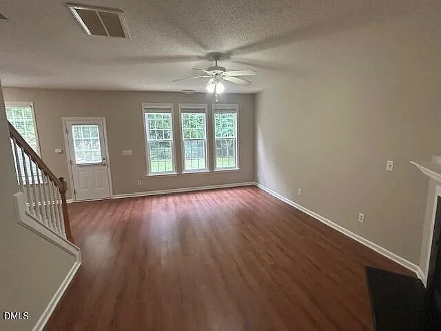 3 bed, 2.5 bath, 1448 sqft, $1,750 — Photo 2