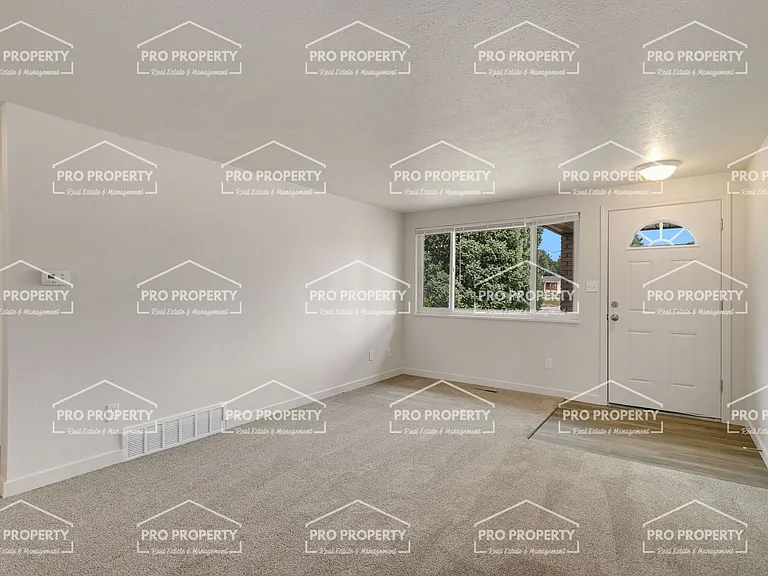 424 W 43rd St — Photo 4