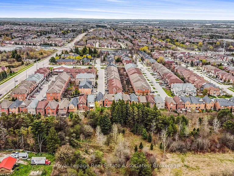 41 Mazarine Ln — Photo 42