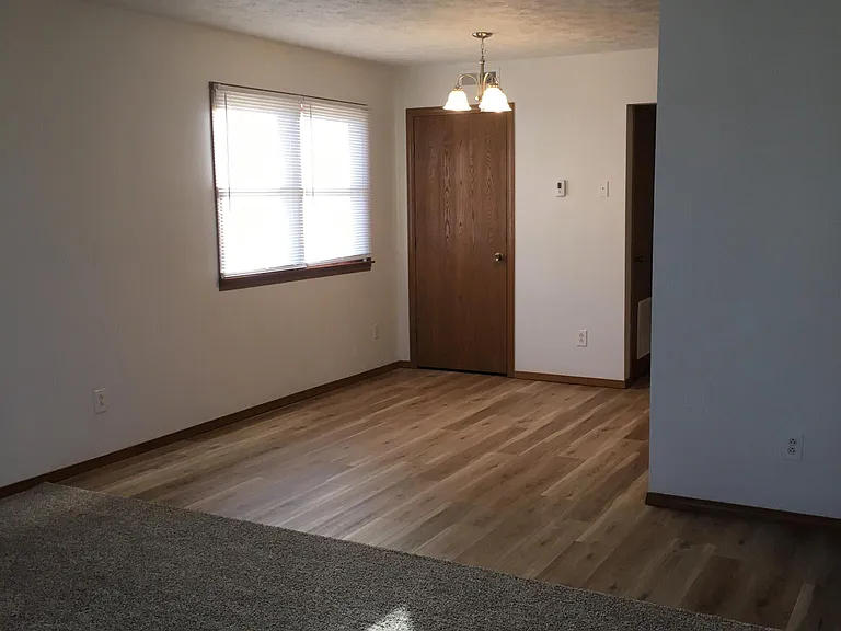 165 N Clinton St — Photo 4