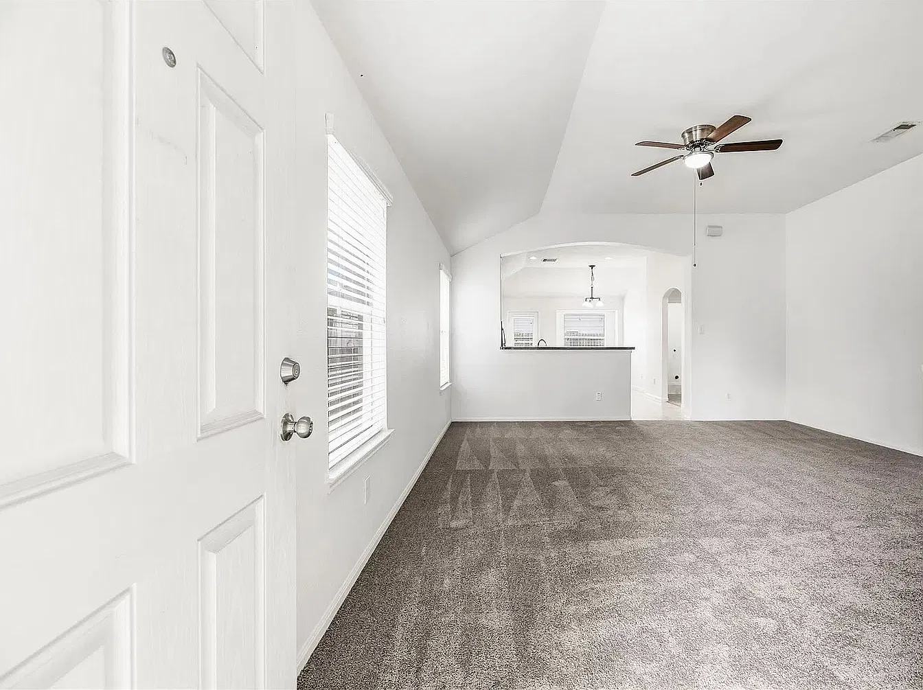 3 bed, 1368 sqft, $1,365 — Photo 3