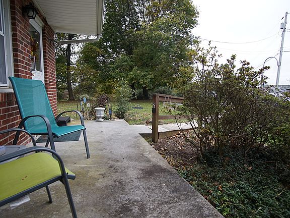 2nd image of 13925 Hanover Pike