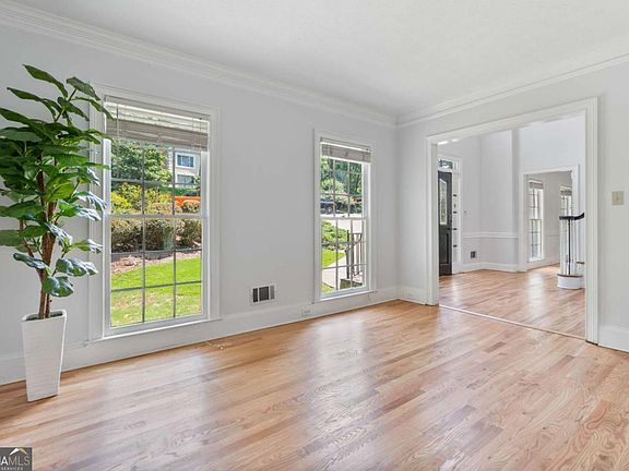 3rd image of 275 Sageglen Rd