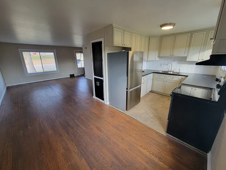 444 N Henninger St — Photo 3