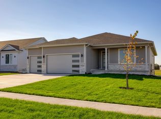 17215 Northview Dr, Urbandale, IA 50323