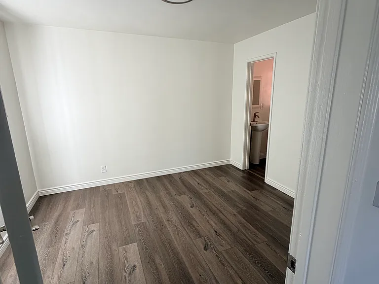 Sunset Park Apartments — Photo 25