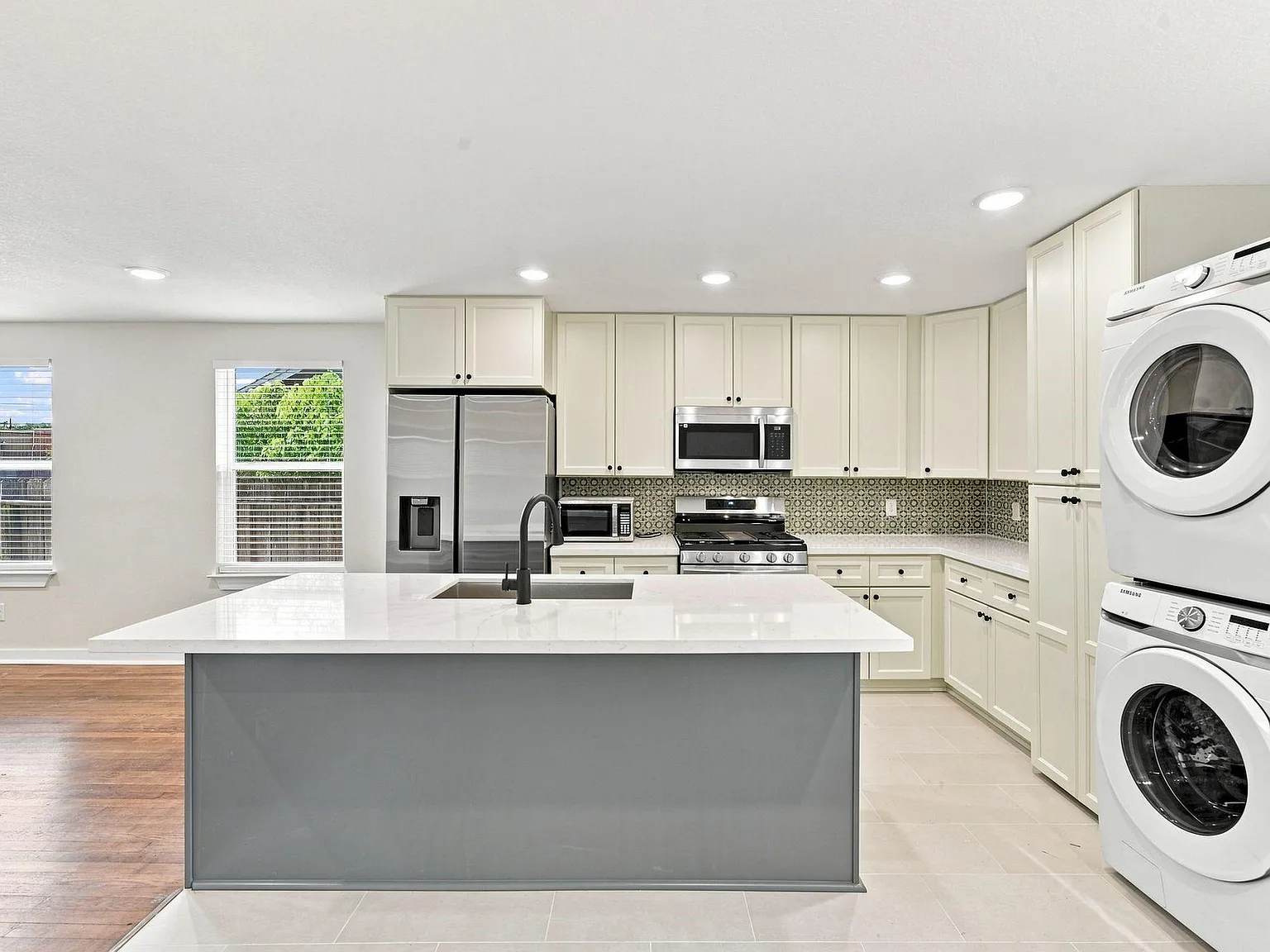 2 bed, 2.0 bath, 1244 sqft, $1,750 — Photo 4
