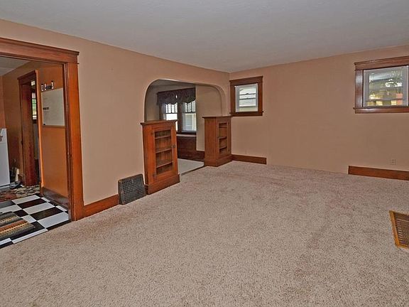 4th image of 2934 Lexington Ave