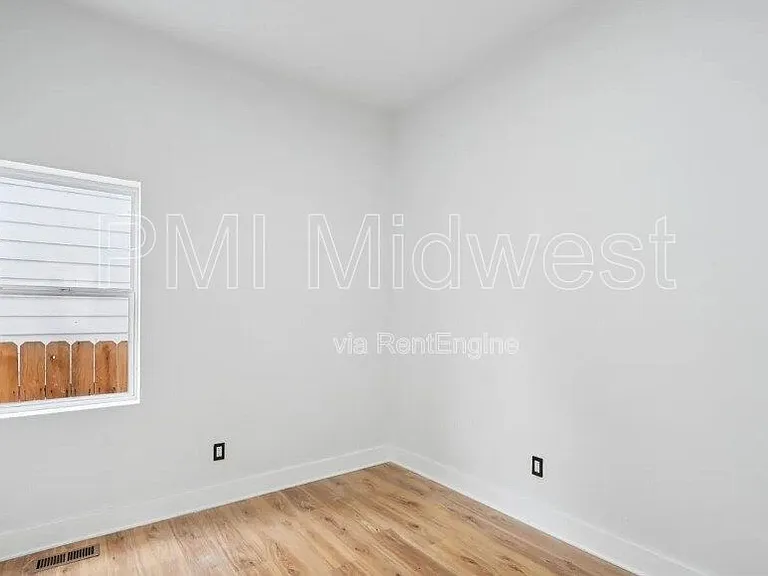 941 King Ave — Photo 15