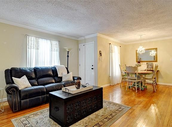 4th image of 1209 W Lovers Ln