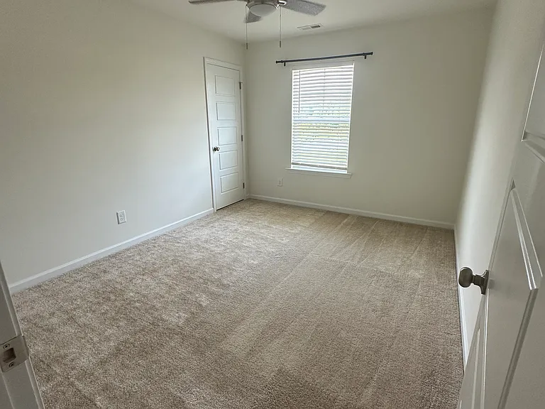 423 Bassett Ln — Photo 13