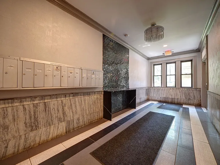 540 Park Ave — Photo 9