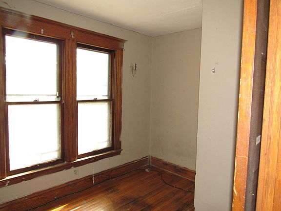 3rd image of 130 N Geddes St #1