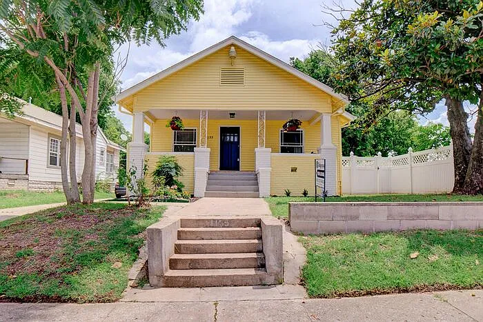 2 bed, 1.0 bath, 1196 sqft, $1,750 — Photo 3