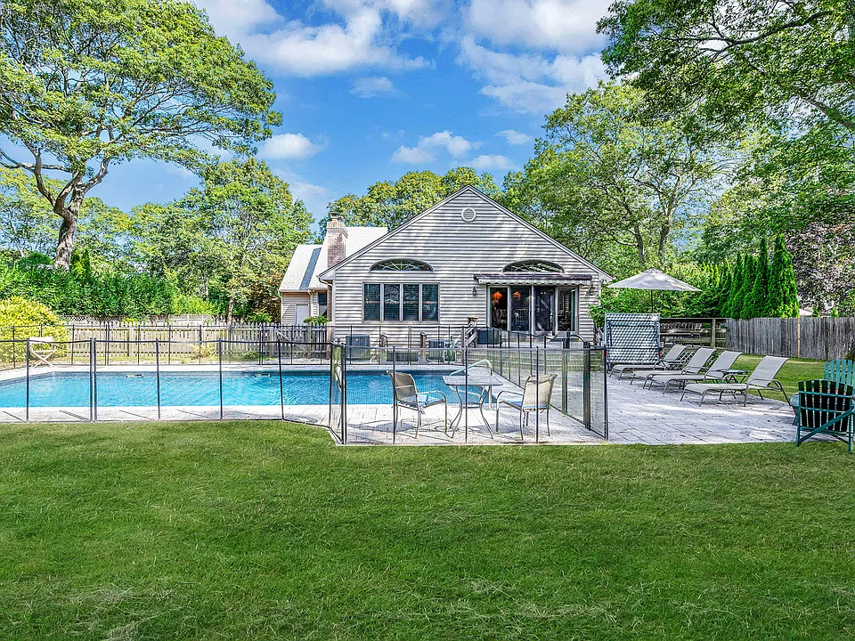 6 Bay Dr