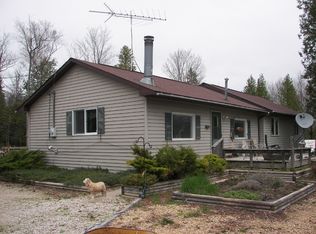 13477 10th Rd, Garden, MI 49835