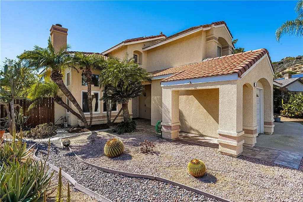 4 bed, 1972 sqft, $4,200 — Photo 2
