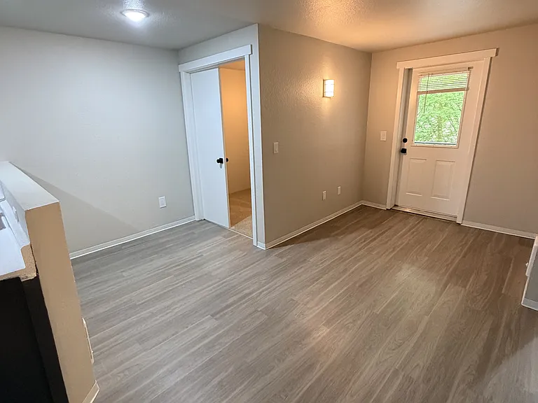 Cedar Apartments — Photo 33