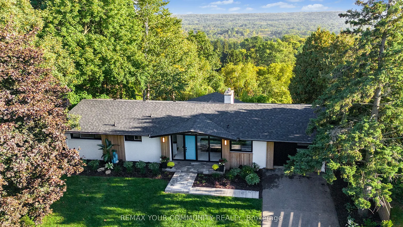 50 Oak Ave photo 1