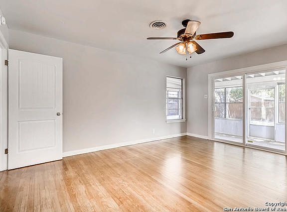5th image of 322 Craigmont Ln