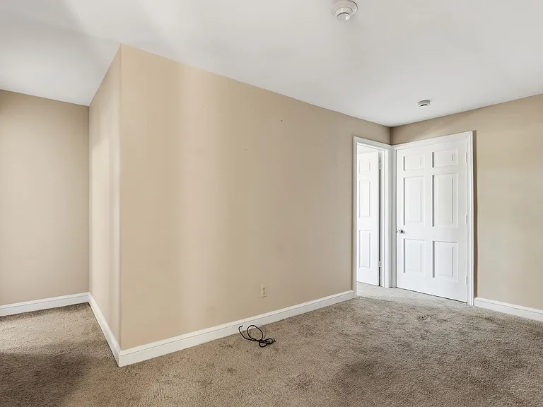 79 W Market St #G — Photo 8